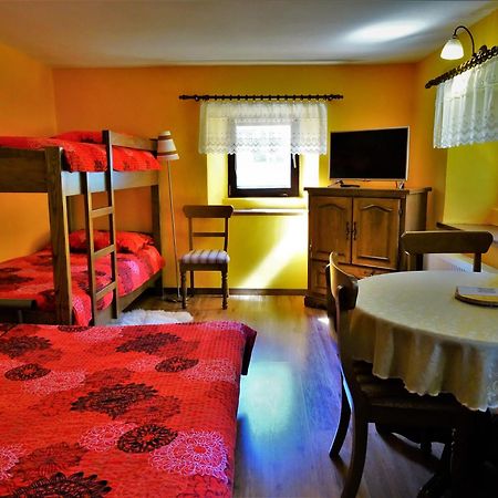 Apartmaji Pr-Gujlu Sela Nad Podmelcem 5220 Tolmin Podmelec Kültér fotó