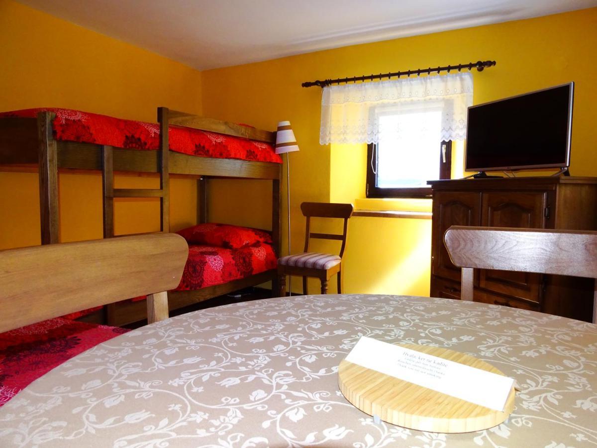 Apartmaji Pr-Gujlu Sela Nad Podmelcem 5220 Tolmin Podmelec Kültér fotó