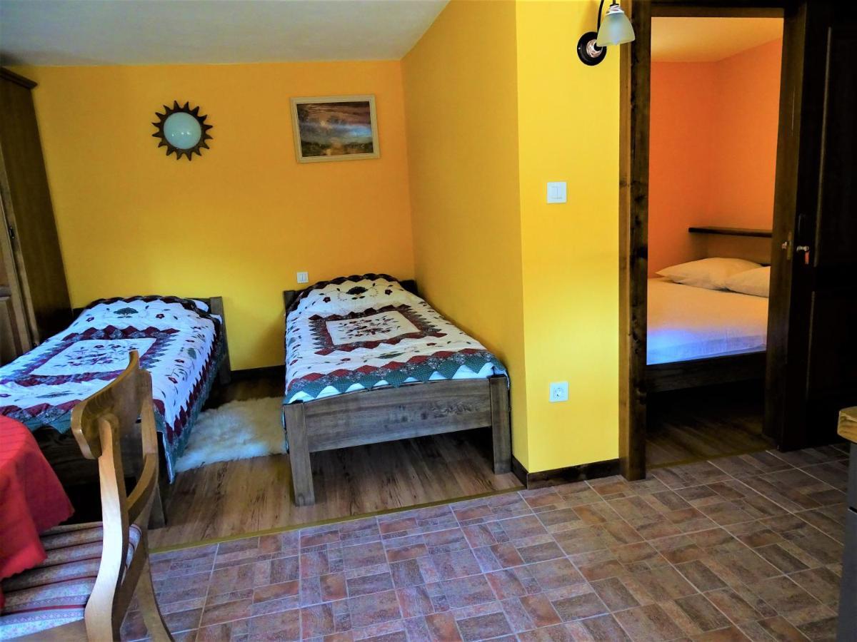 Apartmaji Pr-Gujlu Sela Nad Podmelcem 5220 Tolmin Podmelec Szoba fotó